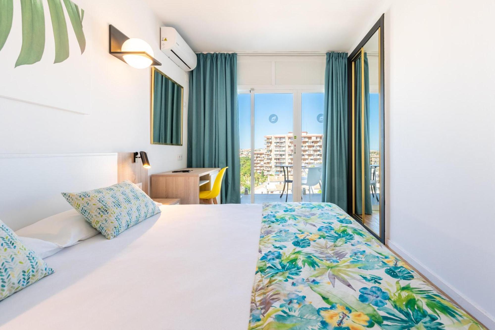Habitación Doble con balcón y vistas al mar