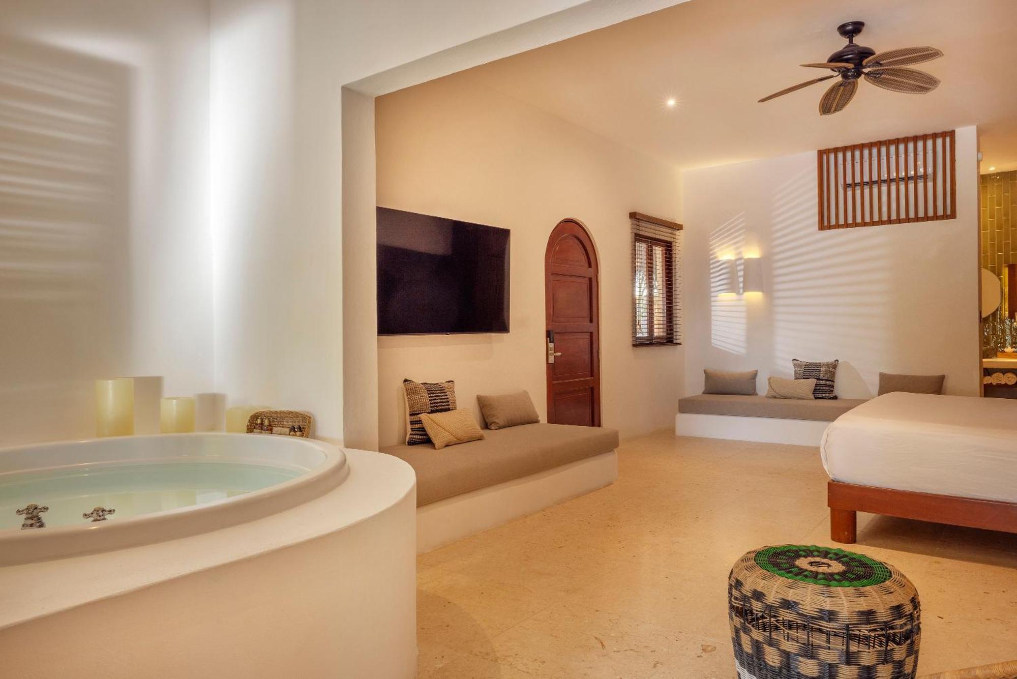 Suite Junior Superior con bañera de hidromasaje (3 personas)