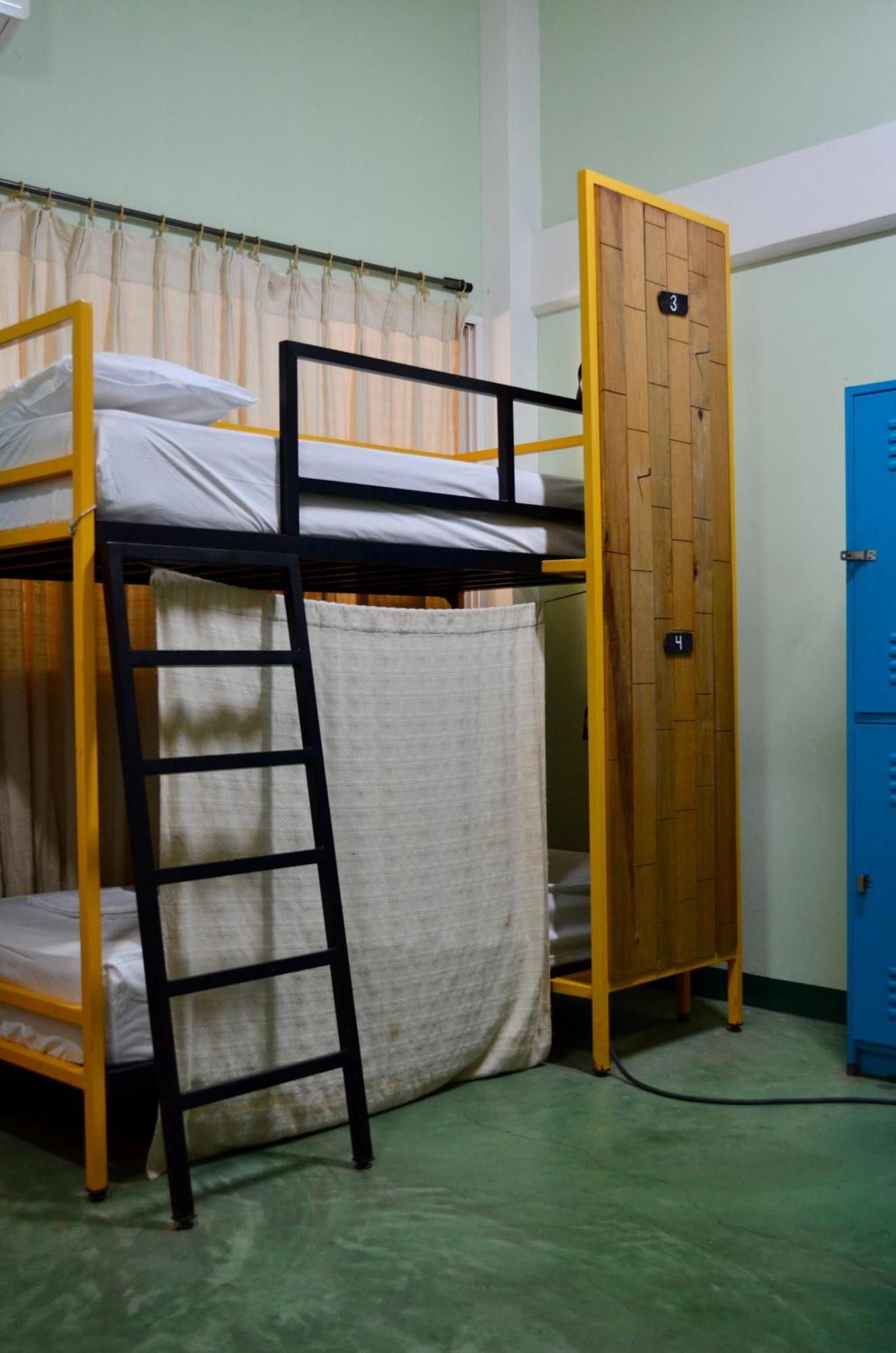 Cama en habitación compartida de 8 camas