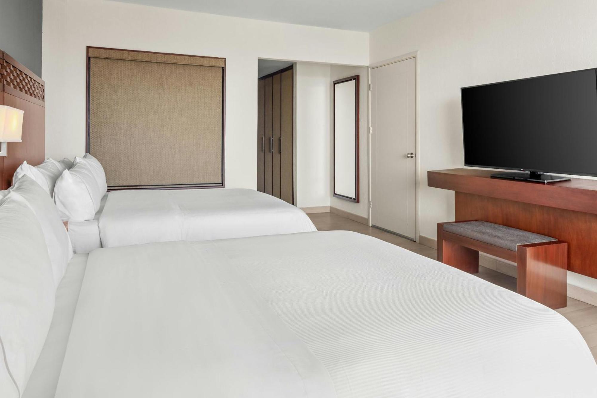 Deluxe Guest room 1 King Garden view
