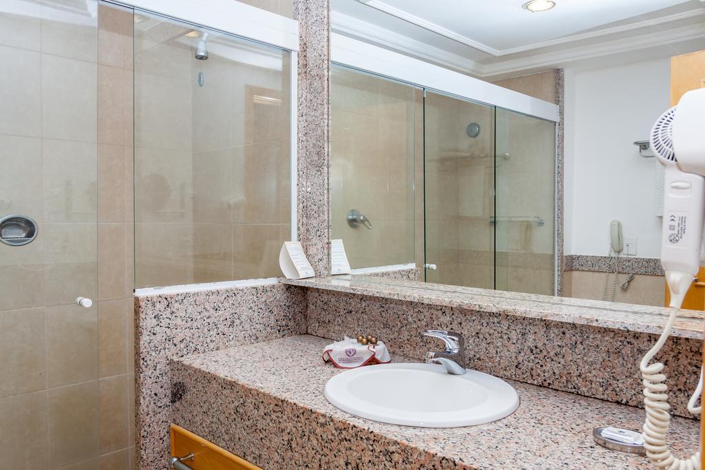 Habitación Doble de lujo con vistas a la piscina