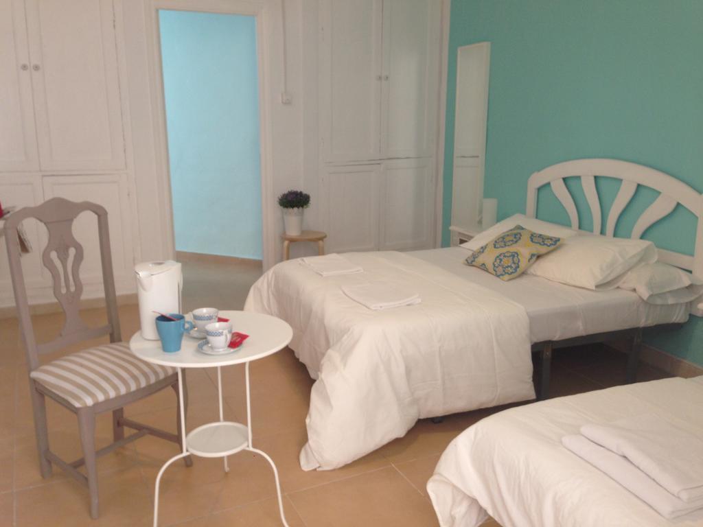 Habitación Triple Económica con baño compartido