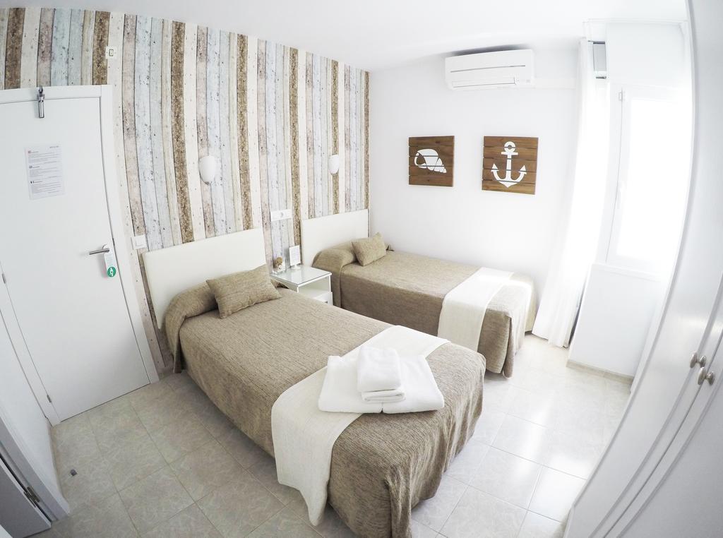 Standard Double or Twin Room,712249138:JPEG