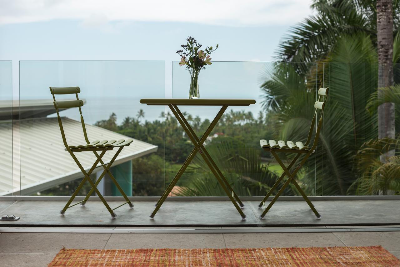 Suite con cama extragrande y vistas al mar