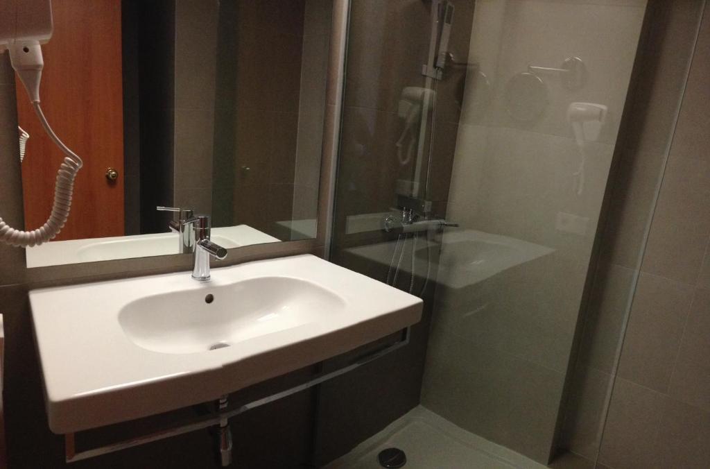 Habitación Doble con balcón (2 adultos + 1 niño)