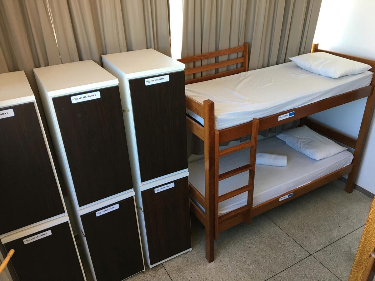 Cama en habitación compartida femenina de 6 camas