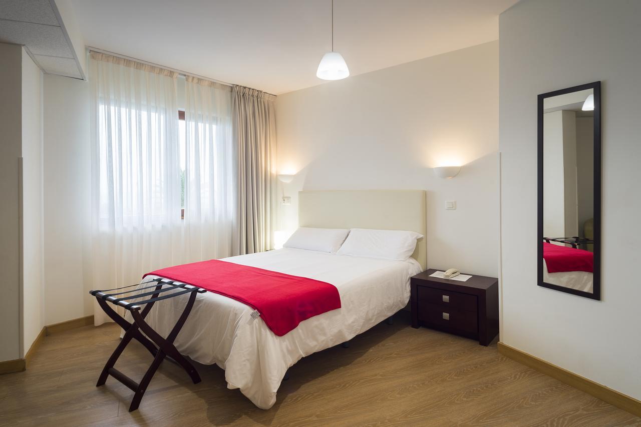 Standard Double or Twin Room,1404392801:JPEG