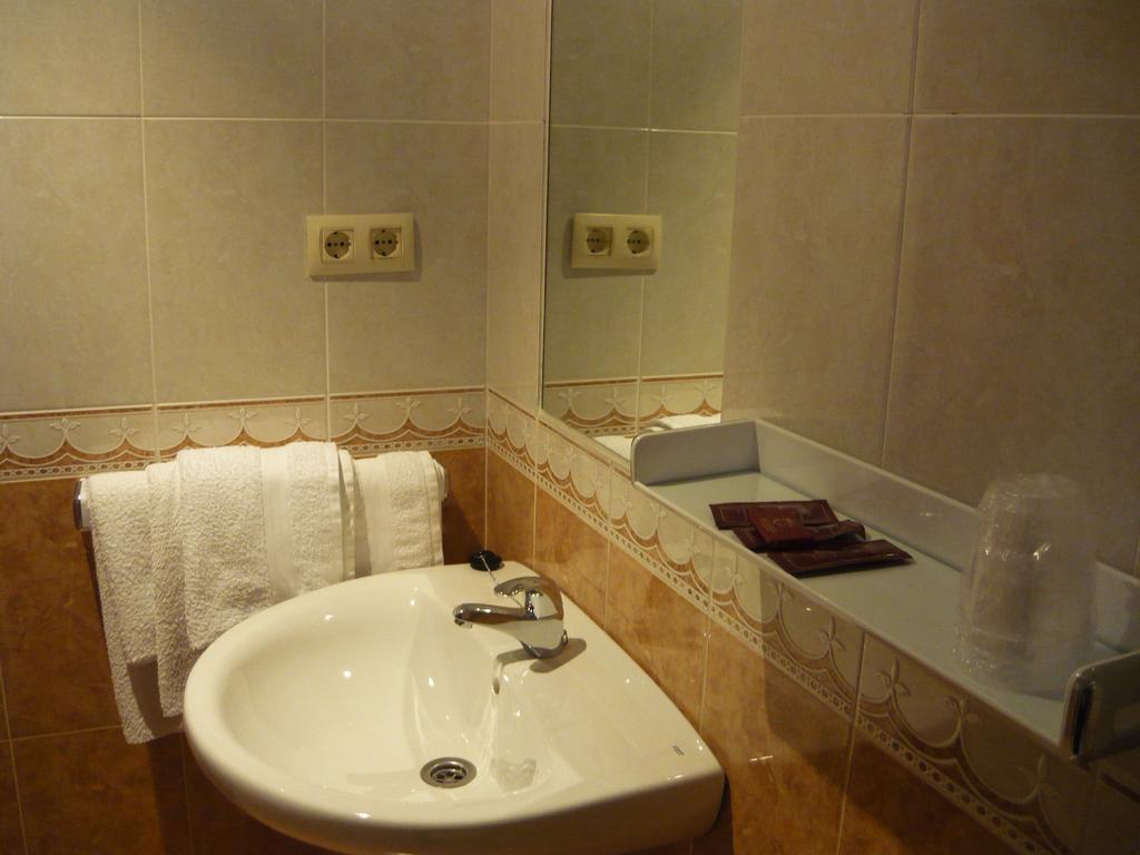 Single Room,11421156:JPEG