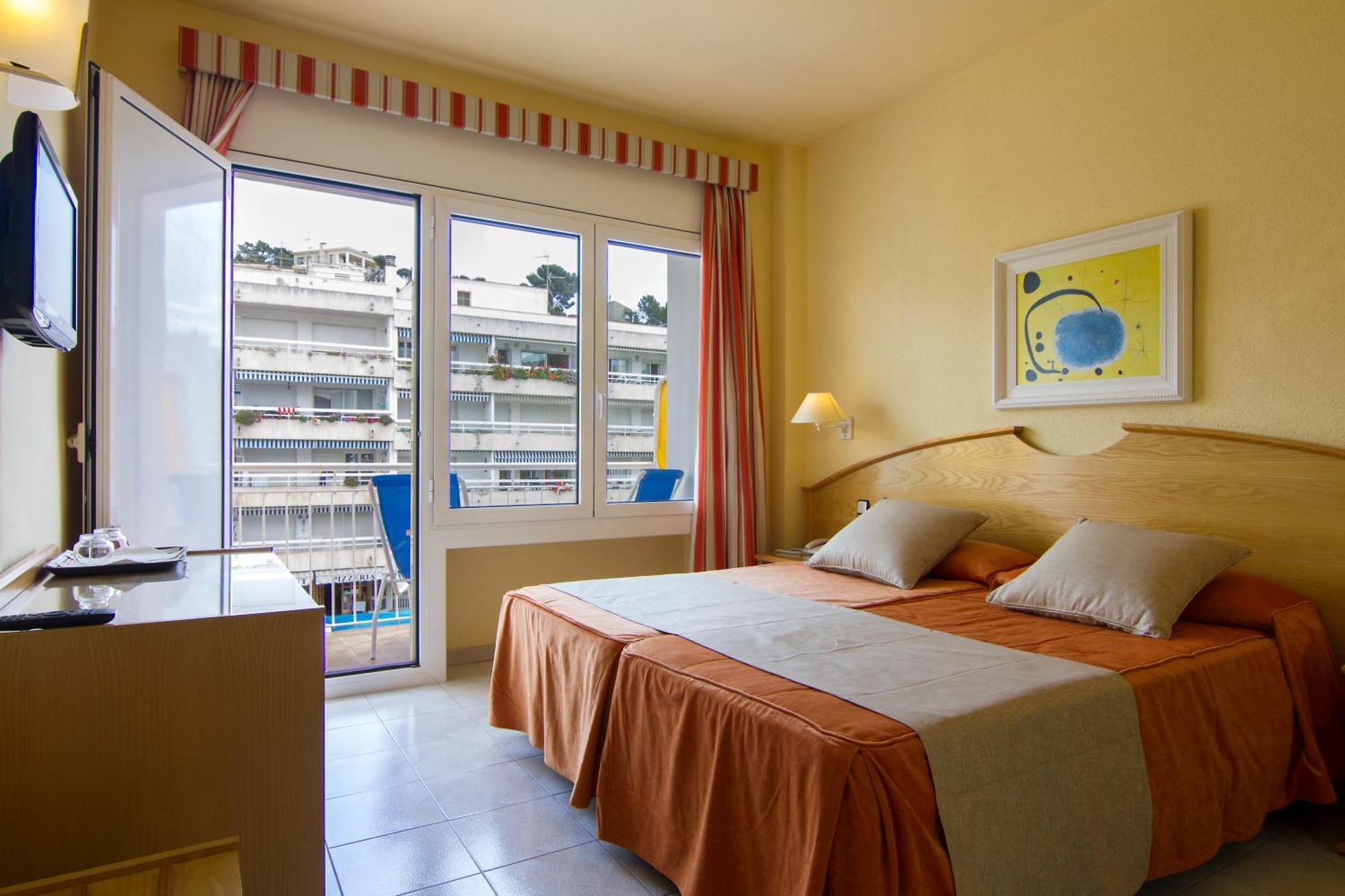 Habitación Doble con balcón (parte trasera del hotel)