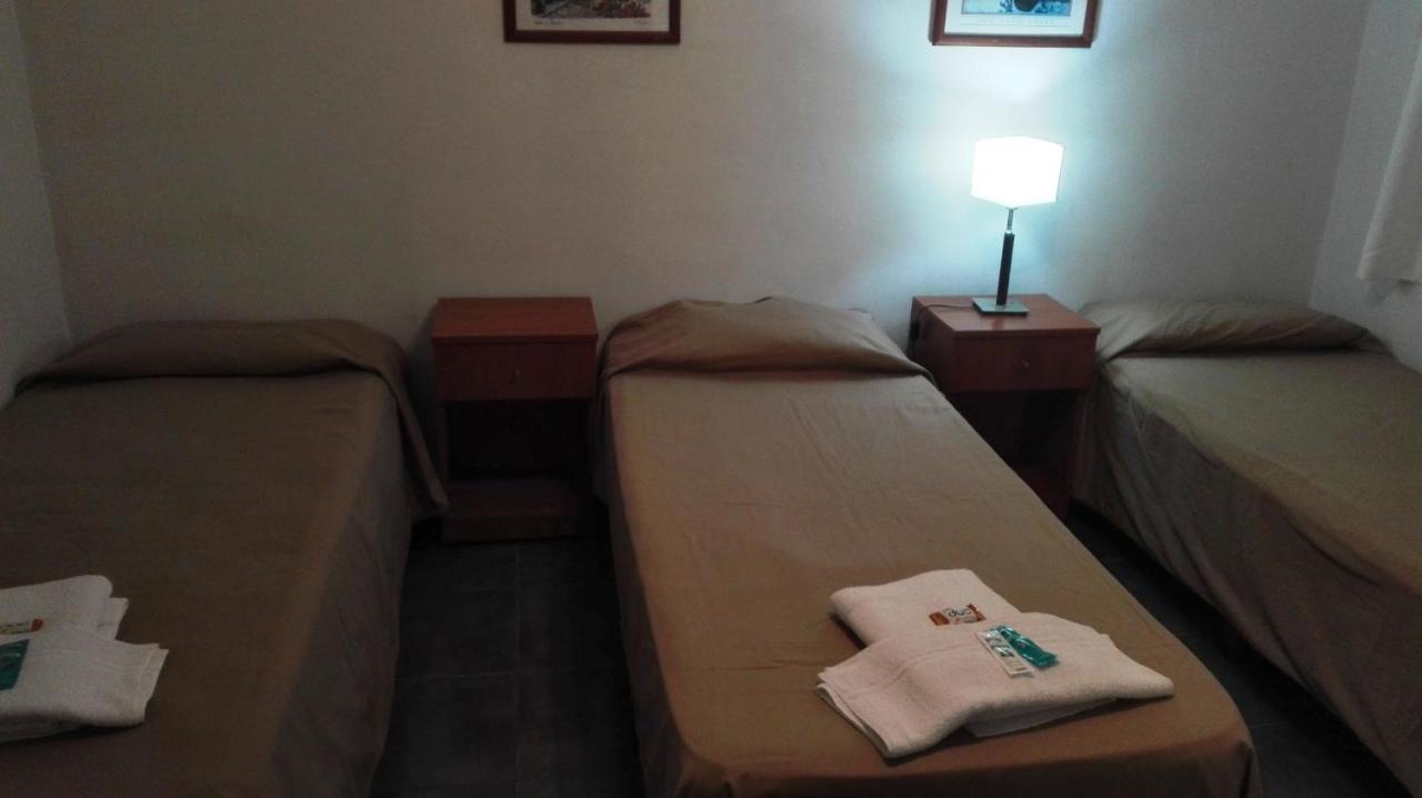 Standar Triple Room with 3 Single Beds,757371802:JPEG