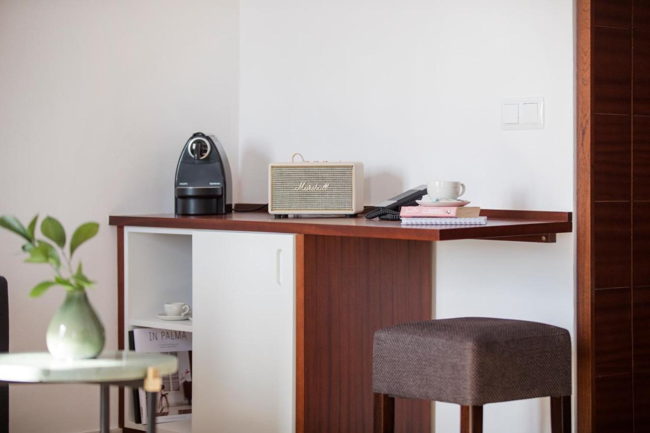 Habitación grande con vistas al puerto