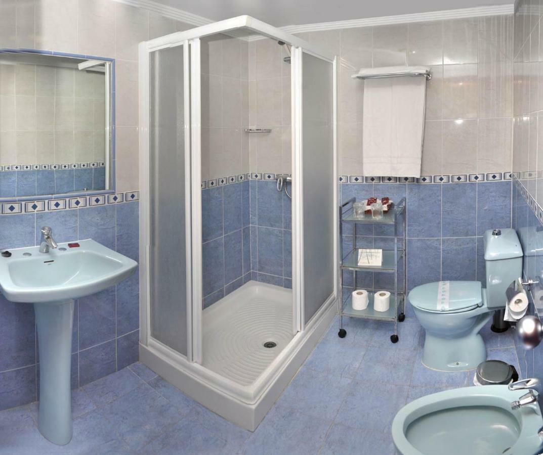 Habitación Doble con cama supletoria (2 adultos + 1 niño)