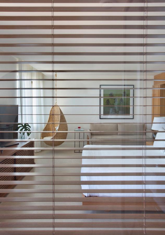 Suite with Sea View,945229660:JPEG