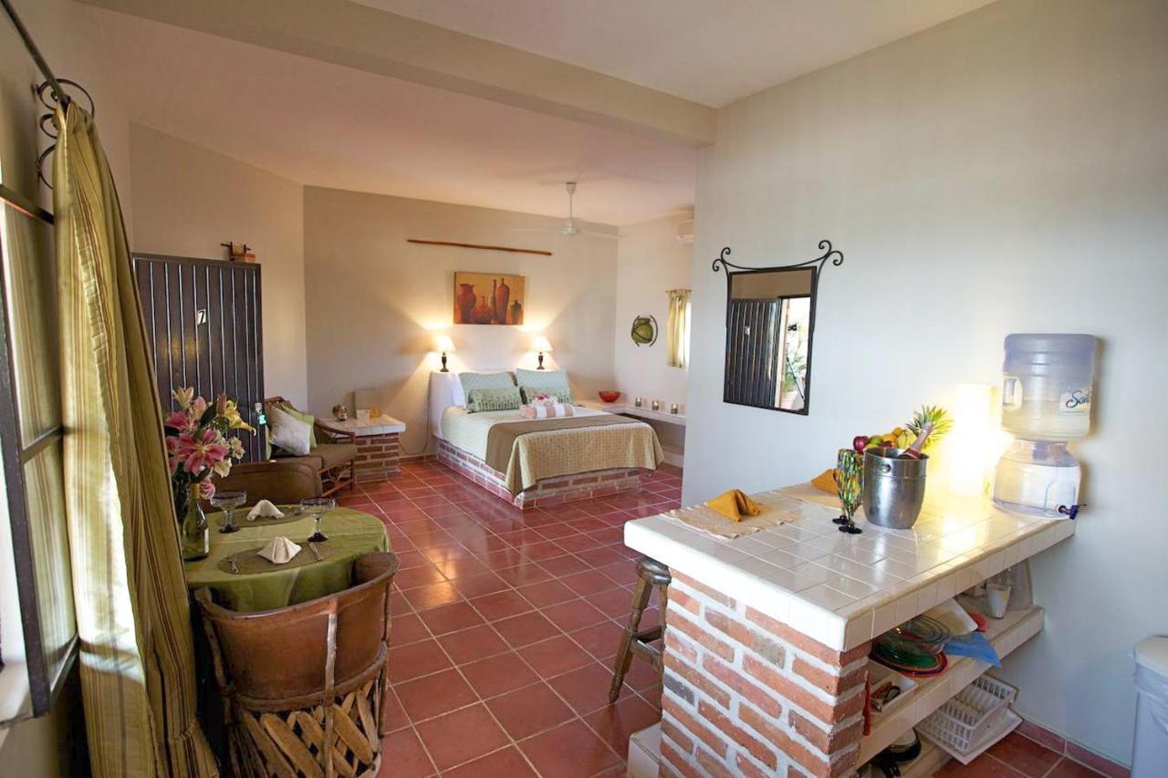 Queen Studio,977633149:JPEG