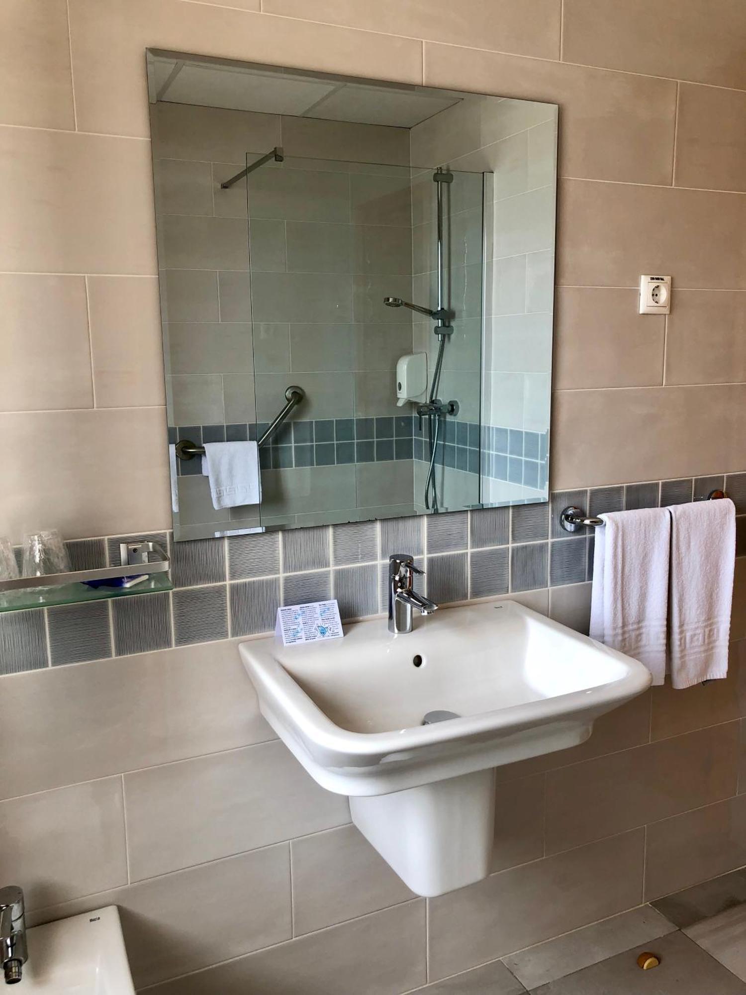 Habitación Doble Superior (2 adultos + 1 niño)