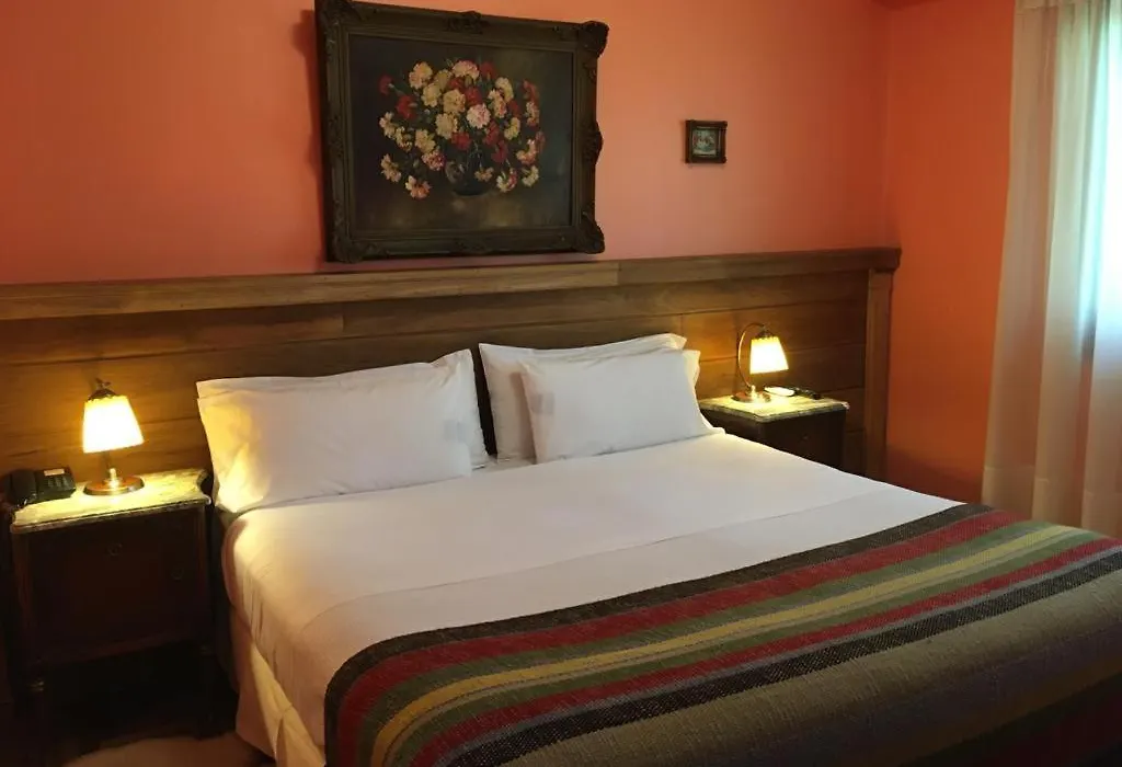 Los Nobles Hostal de Bosque-1