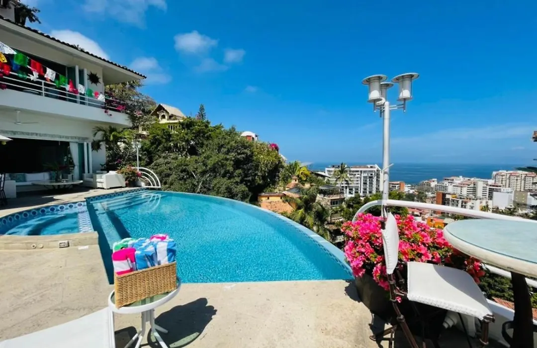 Luxury Villa Rental, Casa Yvonneka-1