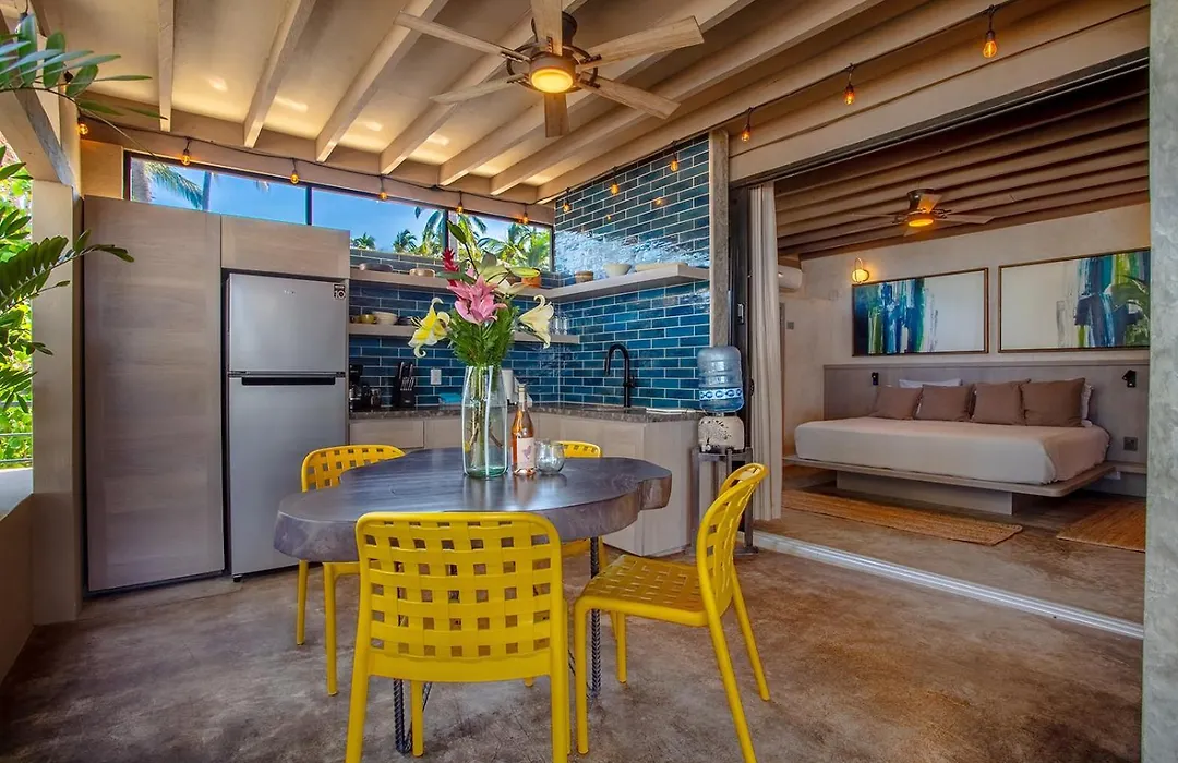 Casa Palmar Penthouse - Completely Renovated, 1 Bedroom Oceanfront Penthouse Suite-1