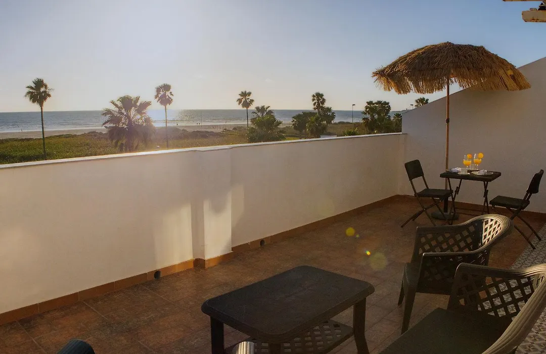 Hotel Playa Conil - Beachfront Studios & Suites-1