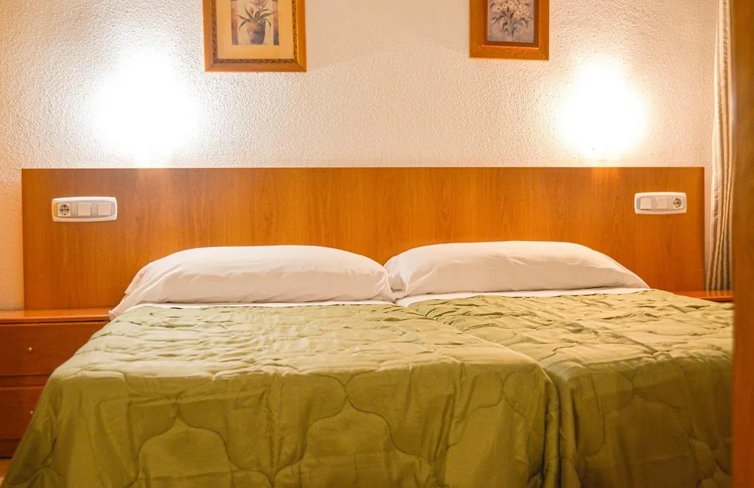 Hostal Gran Via Levante-1