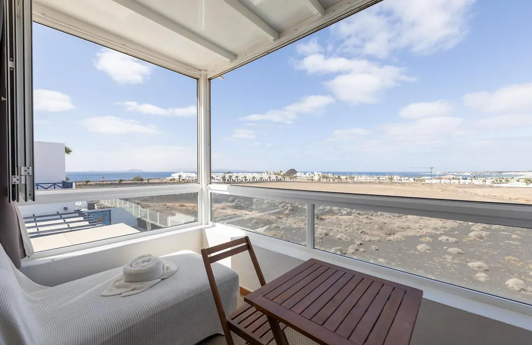 Villa Dompi con vistas al mar y a Fuerteventura-1