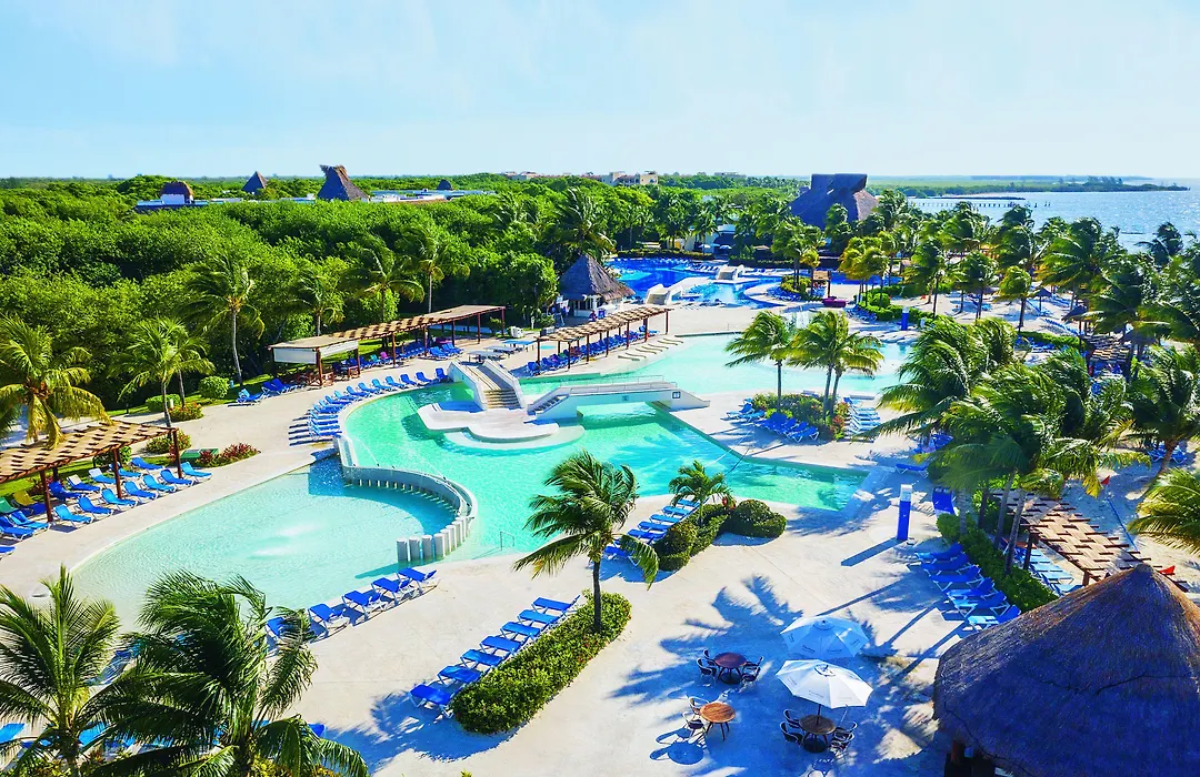 Bluebay Grand Esmeralda-1
