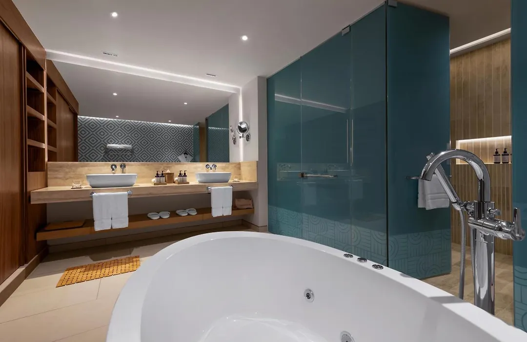 Hilton Cancun Mar Caribe All-Inclusive Resort-1