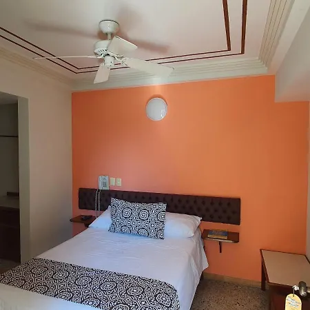 Hotel Atlantico a 150 mts de Playa Martí-2