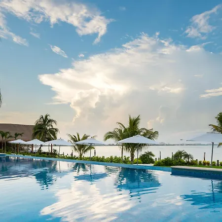 Real Inn Cancún-3