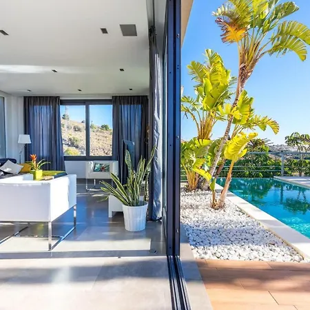Luxury Villa With Swimming Pool And Amazing Views-3