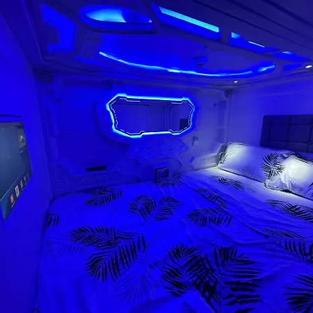 Good Vibes Only Capsule Hostel Malaga-3