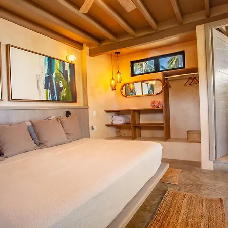 Casa Palmar Penthouse - Completely Renovated, 1 Bedroom Oceanfront Penthouse Suite-2