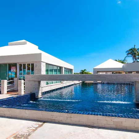 Solymar Condo Beach Resort By Casago-2