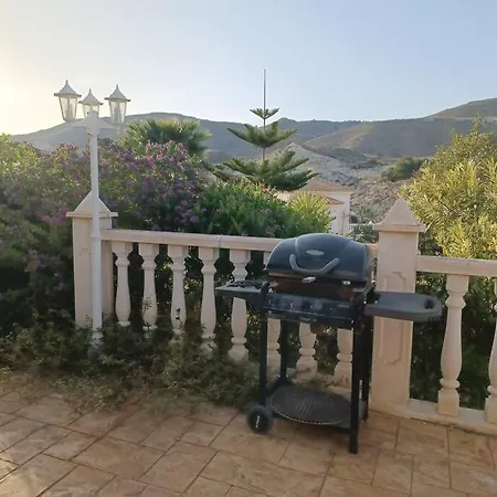 Casa Los Olivos, villa with a pool-3