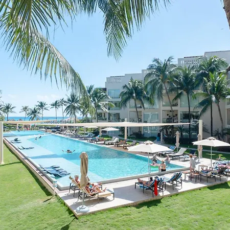 The Elements Oceanfront & Beachside Condo Hotel-3