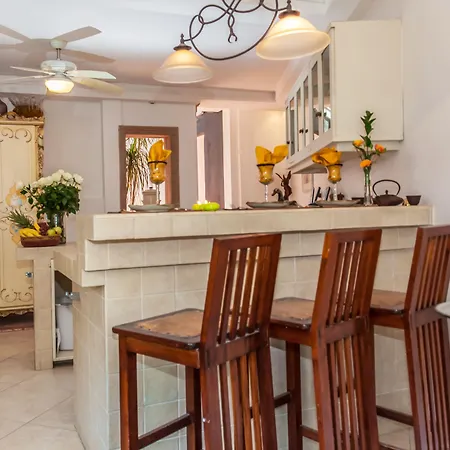 Garlands Del Rio Riverside Boutique Hotel-2