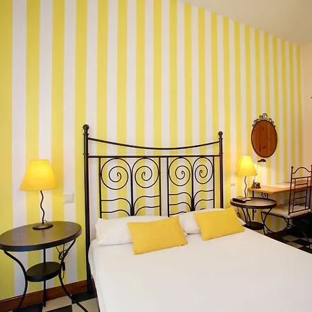 Málaga Lodge Guesthouse-3