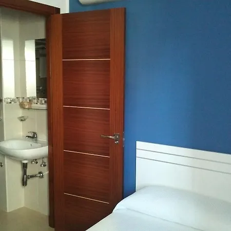 Hostal Victoria Mar-2