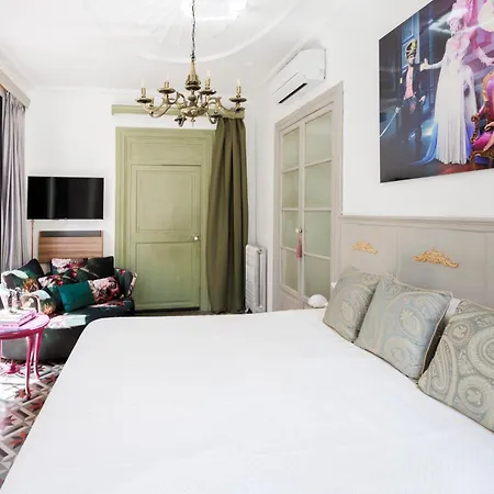 Dog Admiral - Urban Guest House-2