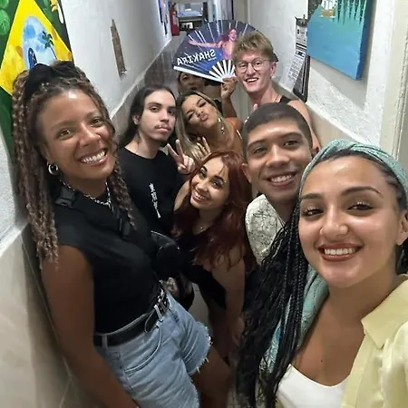 Hostel Cidade Nova, próximo a estação metrô praça 11, onde você tem acesso direto a qualquer Shows nas praias da zona Sul-2