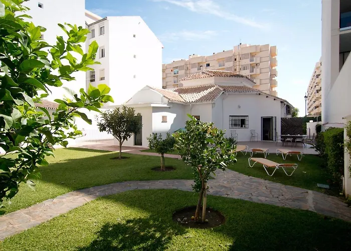 Holidays2Fuengirola Villa 6 Bedroom 200 Mts Beach