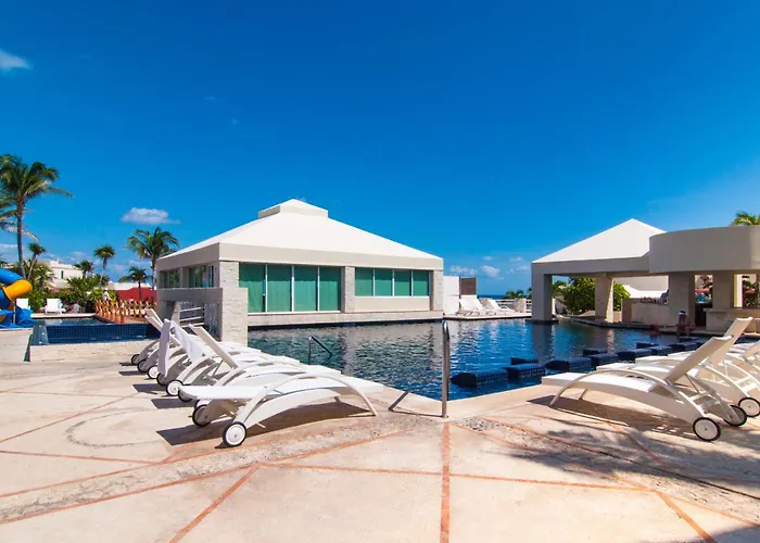 Solymar Condo Beach Resort By Casago Cancún