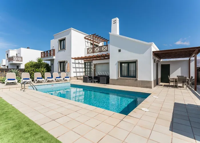 Camelot Holiday Homes By Livvo Playa Blanca 