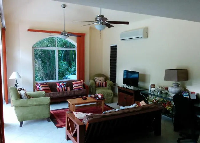 Casa Beard, Spacious Guest House With High Speed Wifi & Pool. Playa del Carmen