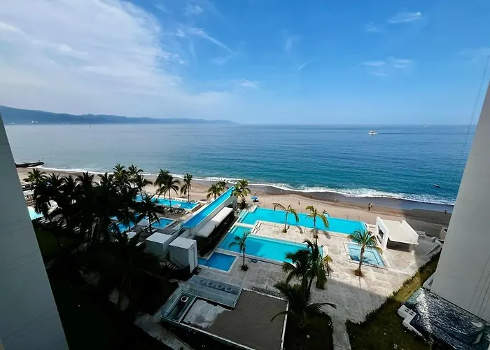 Beachfront Harbor 171 Condo Ocean View Pool, Gym WiFi Puerto Vallarta